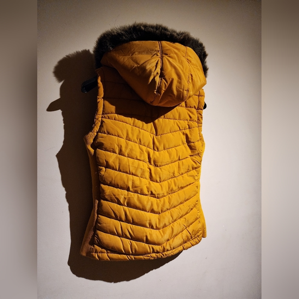 YELLOW, HEAVY PUFFER VEST JACKET WITH FAUX FUR TRIMMED HOOD - Picture 6 of 11